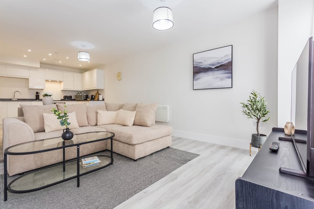 Luxury 2 Bedroom Apartment | Parking | Washington - View 4