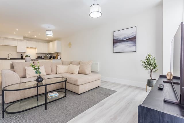 Luxury 2 Bedroom Apartment | Parking | Washington - View 3