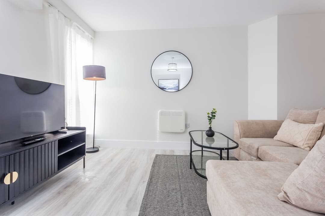 Luxury 2 Bedroom Apartment | Parking | Washington - View 8