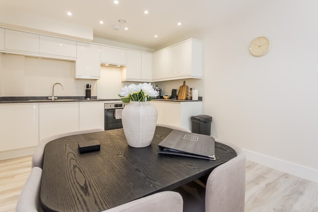 Luxury 2 Bedroom Apartment | Parking | Washington - View 9