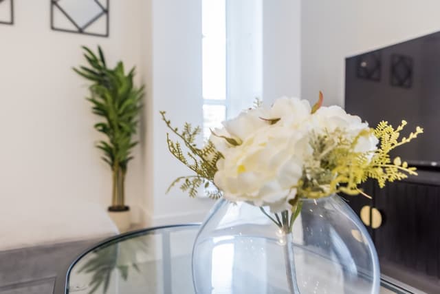 2 Bedroom Apartment | Parking | Washington - View 4