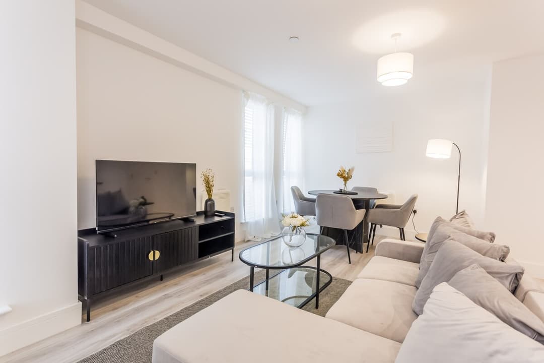 2 Bedroom Apartment | Parking | Washington - View 6