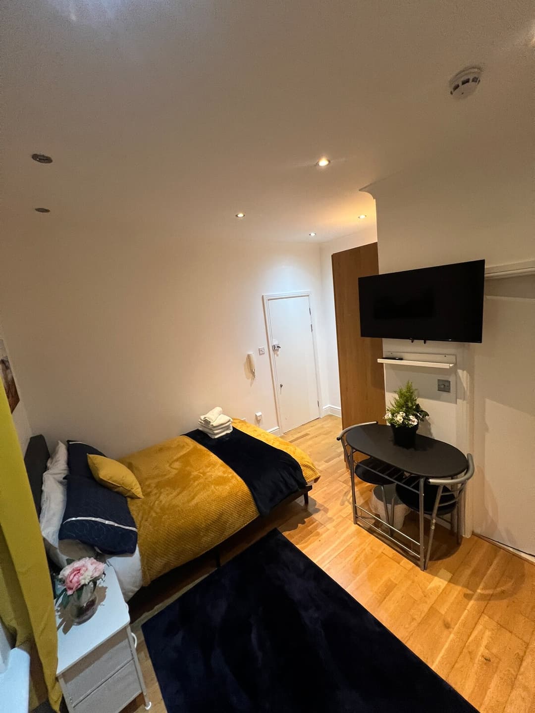 Chic Boutique City Stay | Studio Apartment B - View 6