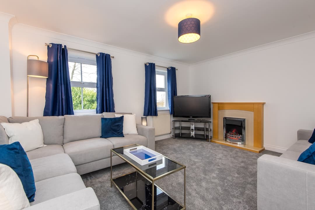 4 Bedroom Townhouse | Parking | Durham - View 1