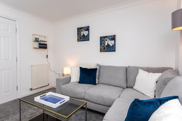 4 Bedroom Townhouse | Parking | Durham - View 2