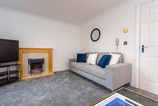 4 Bedroom Townhouse | Parking | Durham - View 4