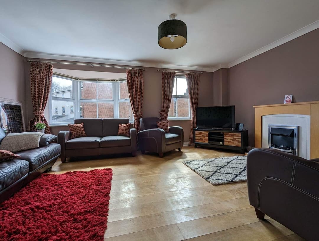 5 Bedroom House | 3 Bathroom | Parking | Durham - View 1