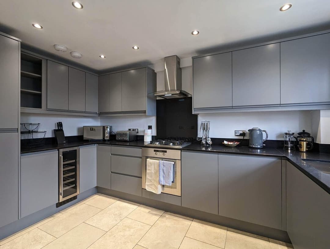 5 Bedroom House | 3 Bathroom | Parking | Durham - View 2