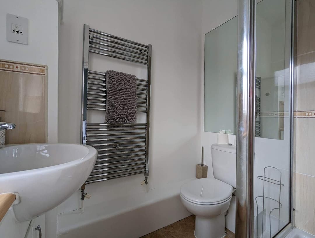 5 Bedroom House | 3 Bathroom | Parking | Durham - View 12