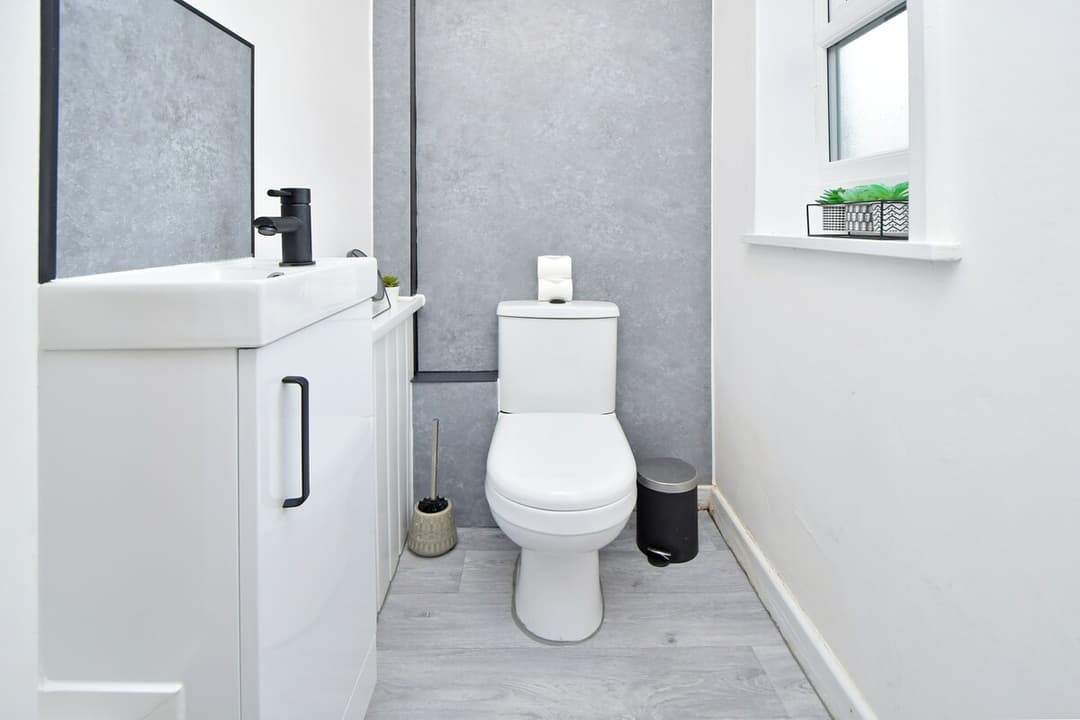 Entire 3 Bedroom Home In Cheshire East, United Kingdom - View 11