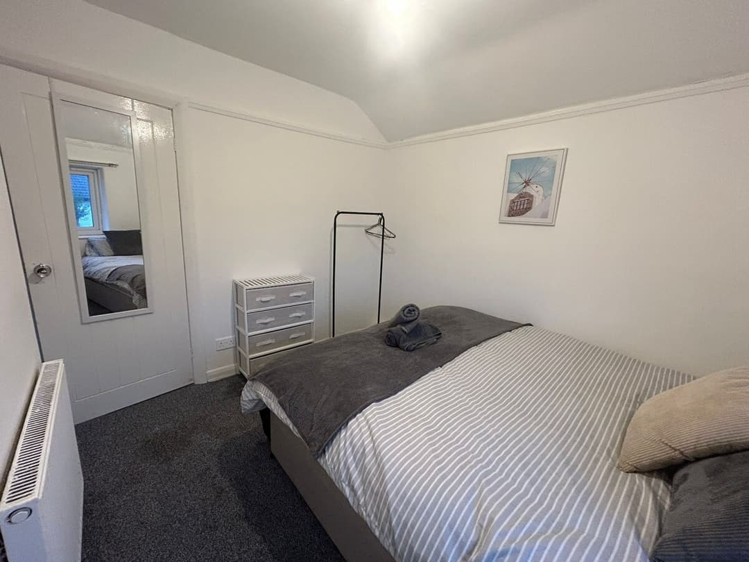 3 Bedroom House | Parking| Contractor Friendly | Leeds - View 8
