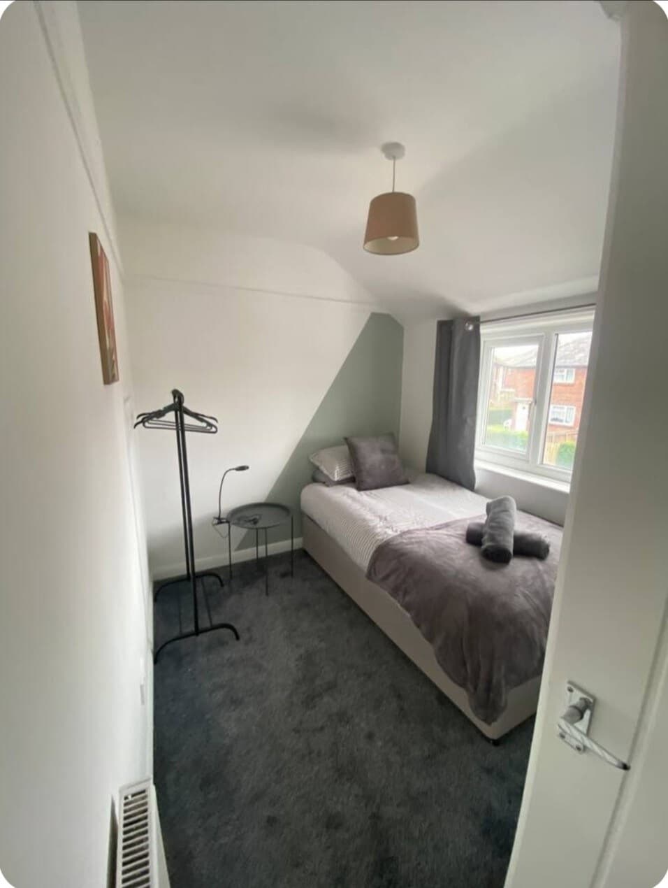 3 Bedroom House | Parking| Contractor Friendly | Leeds - View 9