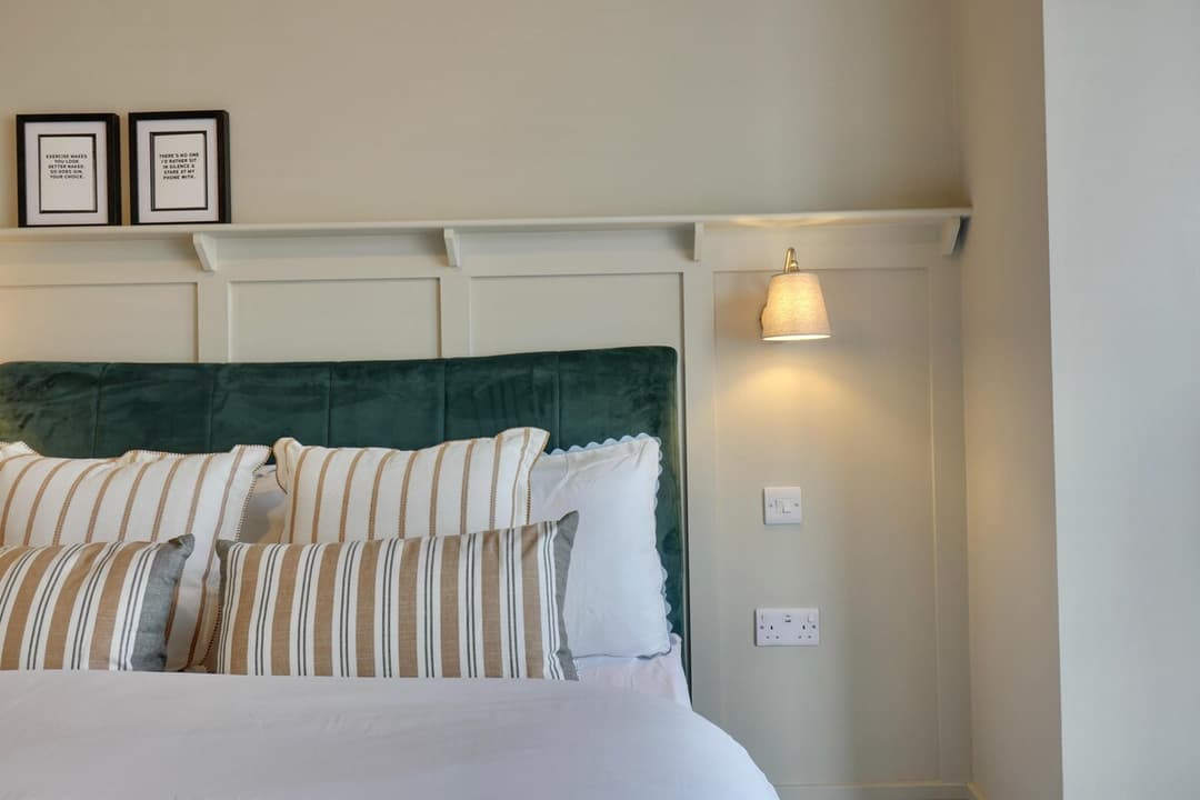 Beautifully Refurbed Cosy Four Bed Home With Double Parking And Ev Car Charging - View 3