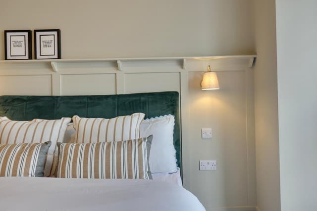 Beautifully Refurbed Cosy Four Bed Home With Double Parking And Ev Car Charging - View 2