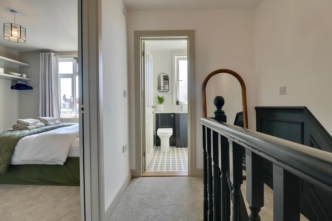 Beautifully Refurbed Cosy Four Bed Home With Double Parking And Ev Car Charging - View 5