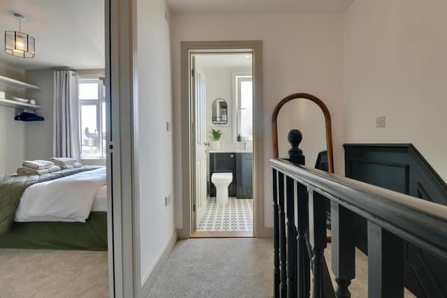 Beautifully Refurbed Cosy Four Bed Home With Double Parking And Ev Car Charging - View 4