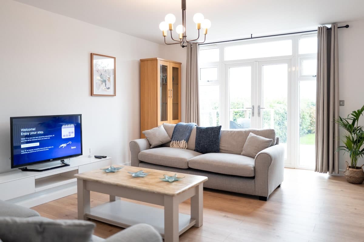 Accessible Coastal Getaway | Dog-Friendly Retreat