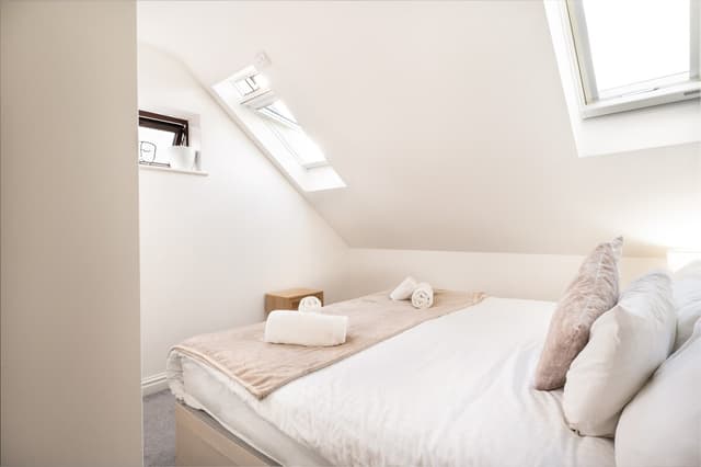 2 Bedroom Flat In Reading Rg1 - Free Parking - View 1