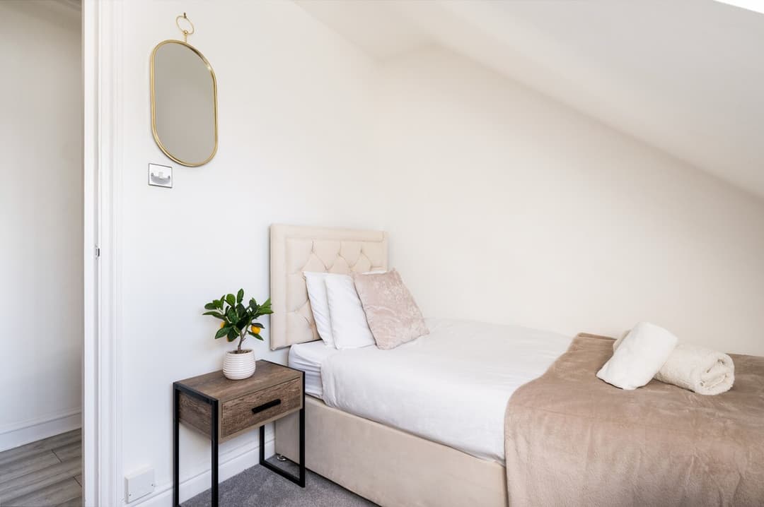 2 Bedroom Flat In Reading Rg1 - Free Parking - View 3