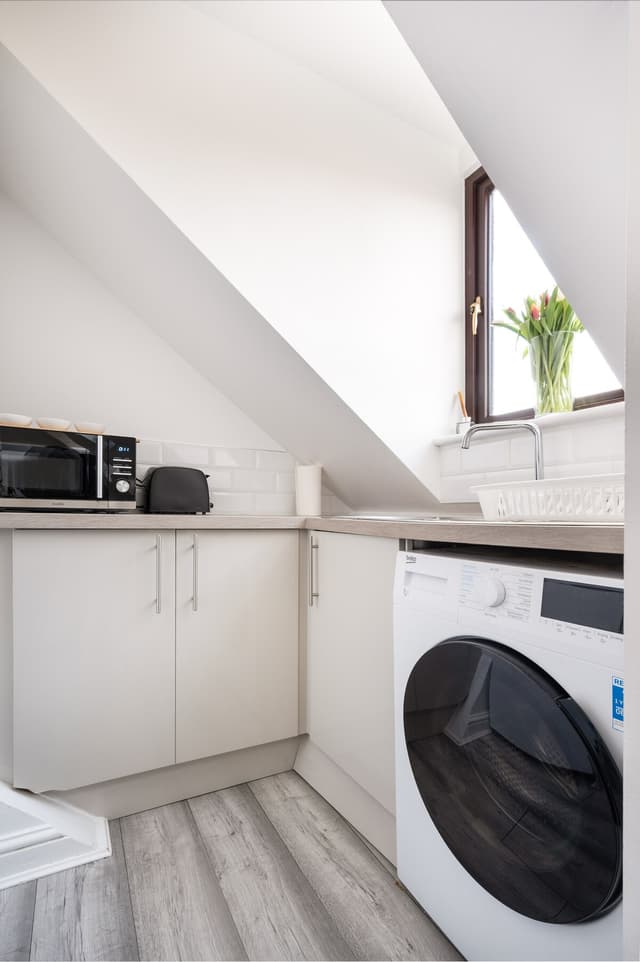 2 Bedroom Flat In Reading Rg1 - Free Parking - View 3
