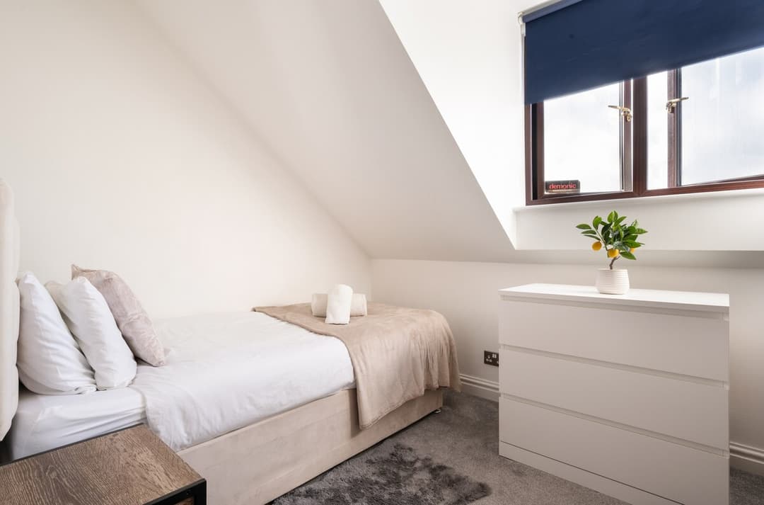 2 Bedroom Flat In Reading Rg1 - Free Parking - View 11