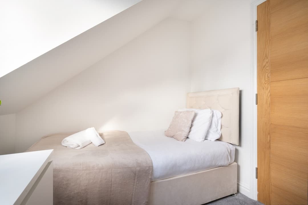 2 Bedroom Flat In Reading Rg1 - Free Parking - View 12