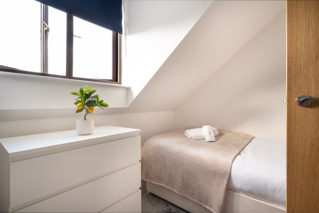2 Bedroom Flat In Reading Rg1 - Free Parking - View 13