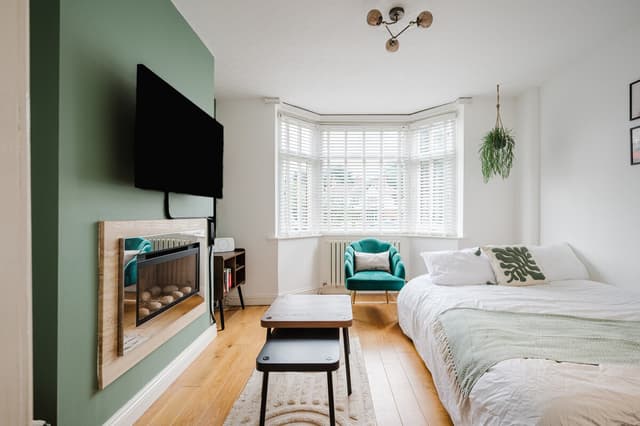 Heaton Parkside Charm And City Comfort 3 Bedroom | Parking - View 2