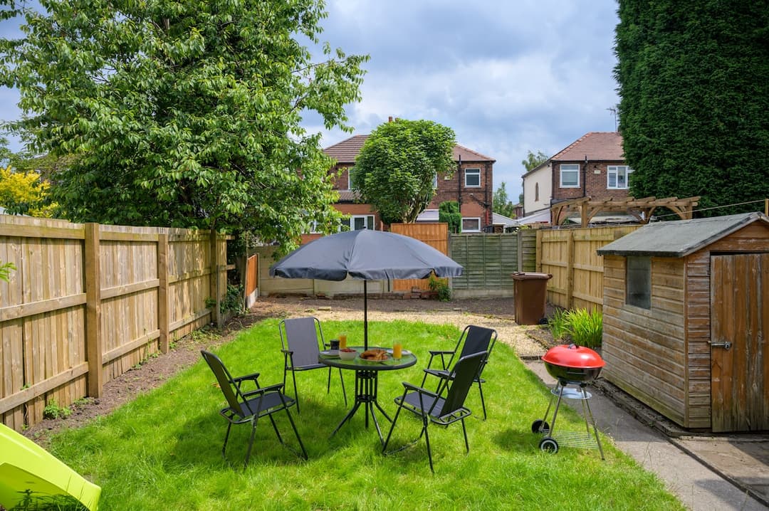 3 Bedroom House : Comfort And Relaxation In The City - View 8