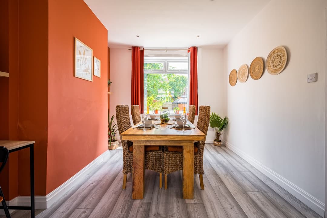 3 Bedroom House : Comfort And Relaxation In The City - View 2