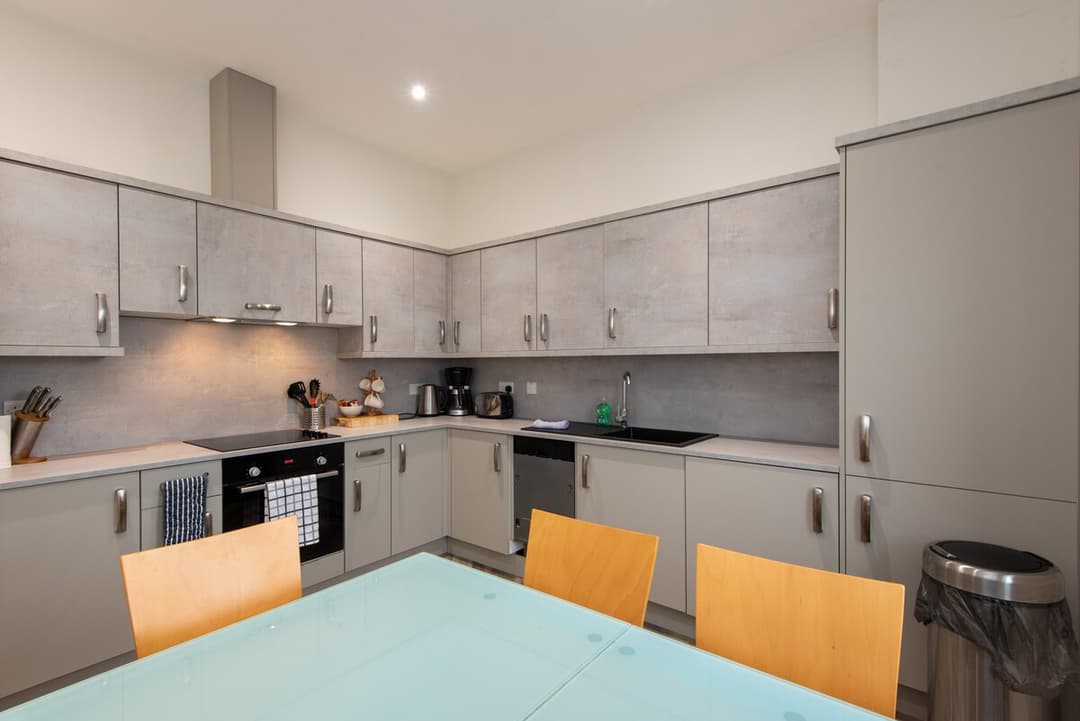 2 Bedroom Apartment | Parking - View 6