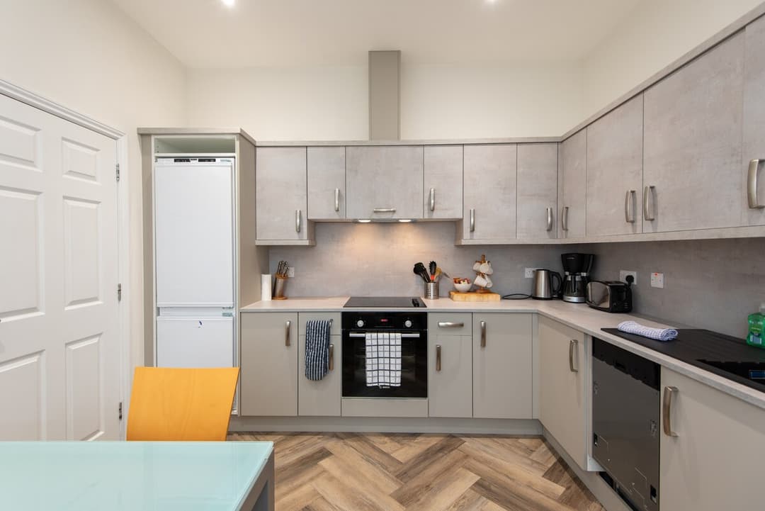 2 Bedroom Apartment | Parking - View 7