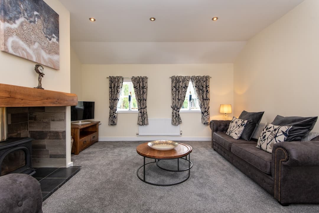 3 Bedroom Cottage - A Cosy Cottage With Hot Tub - View 7