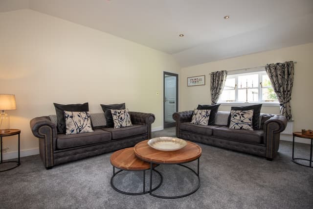 3 Bedroom Cottage - A Cosy Cottage With Hot Tub - View 3