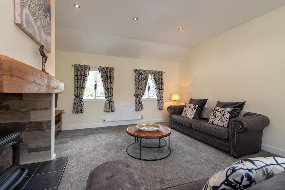 3 Bedroom Cottage - A Cosy Cottage With Hot Tub - View 6