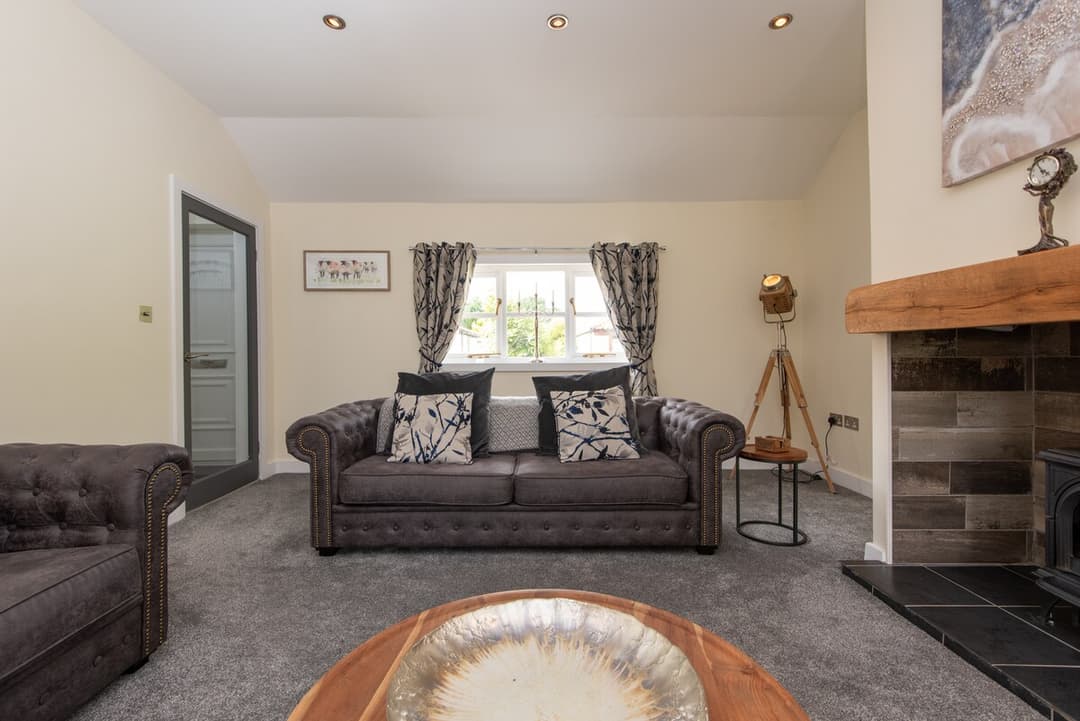3 Bedroom Cottage - A Cosy Cottage With Hot Tub - View 5