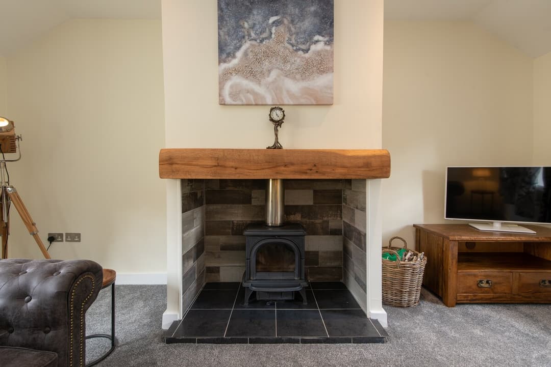 3 Bedroom Cottage - A Cosy Cottage With Hot Tub - View 3