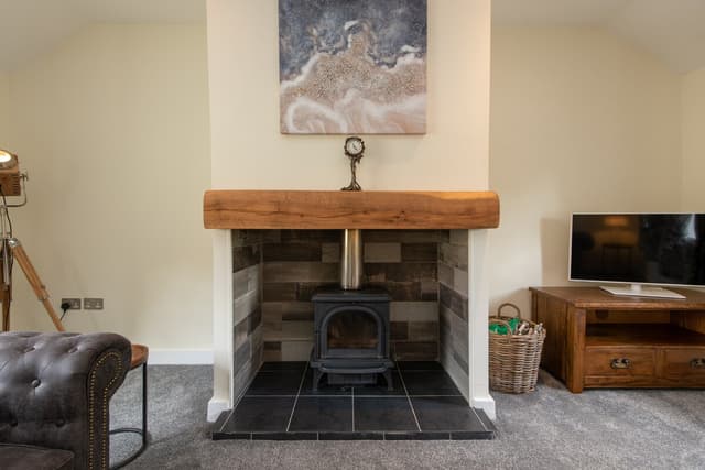 3 Bedroom Cottage - A Cosy Cottage With Hot Tub - View 2