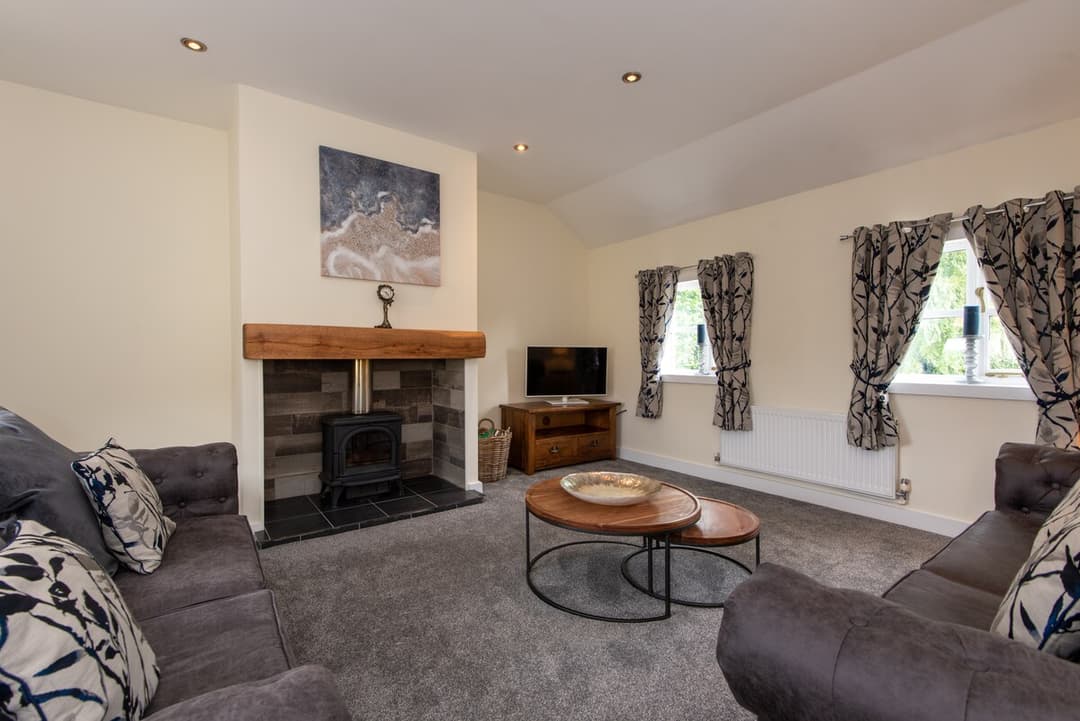 3 Bedroom Cottage - A Cosy Cottage With Hot Tub - View 2