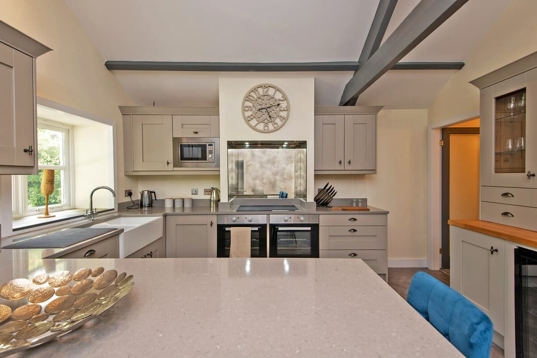 3 Bedroom Cottage - A Cosy Cottage With Hot Tub - View 35