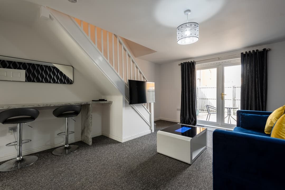 2 Bedroom House | Parking | Wifi - View 6