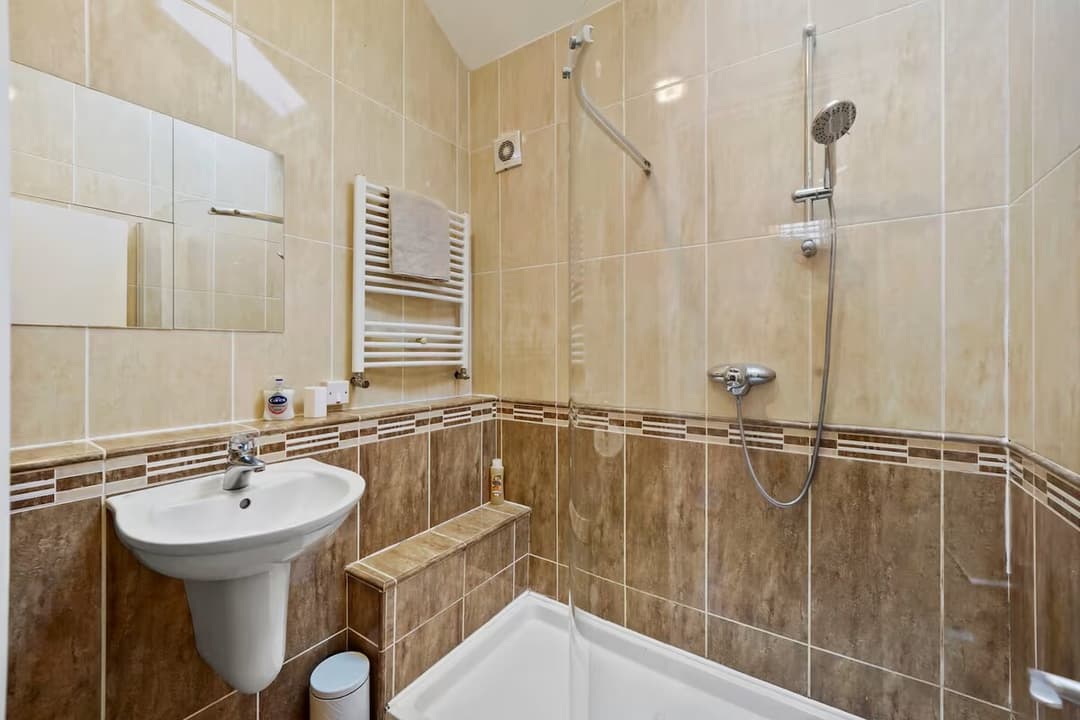 City apt ideal for contractors & weekend stays - View 3