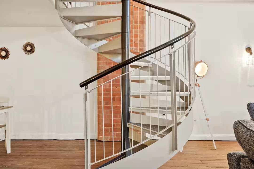 City apt ideal for contractors & weekend stays - View 5