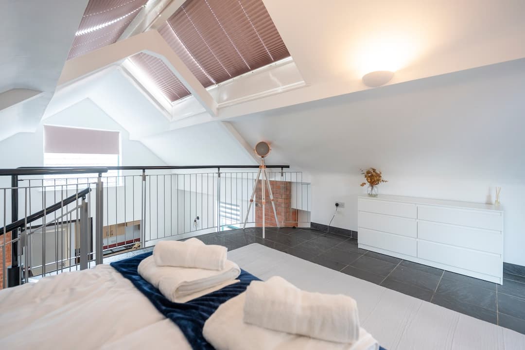 City apt ideal for contractors & weekend stays - View 11