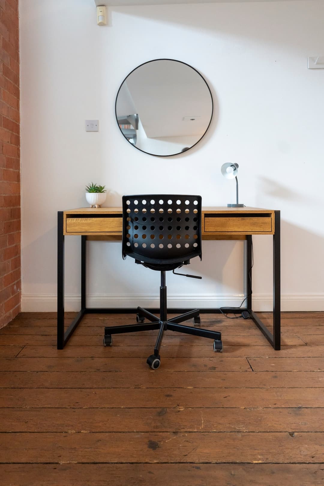 City apt ideal for contractors & weekend stays - View 12