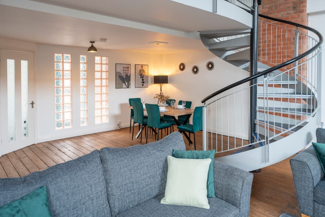 City apt ideal for contractors & weekend stays - View 13