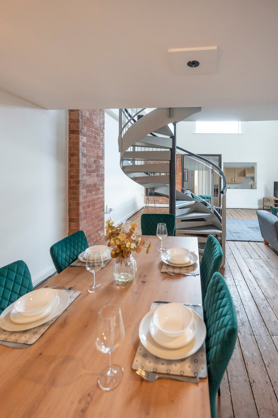 City apt ideal for contractors & weekend stays - View 14