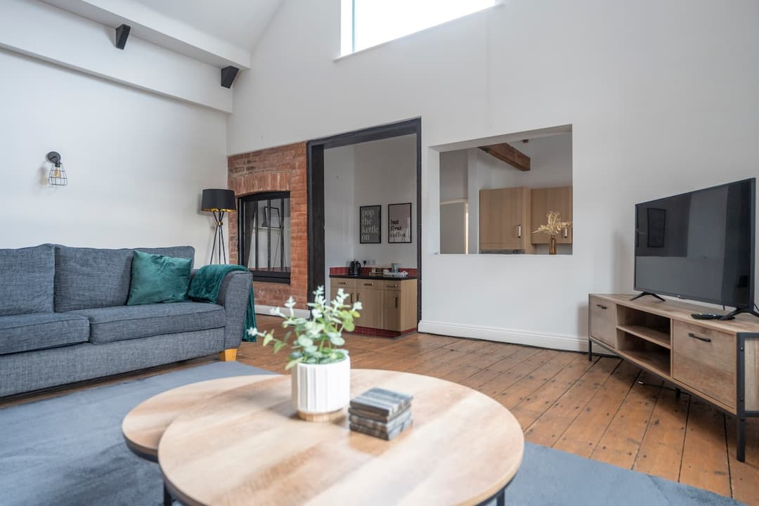 City apt ideal for contractors & weekend stays - View 18