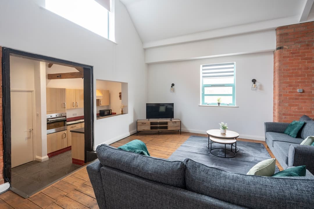 City apt ideal for contractors & weekend stays - View 19