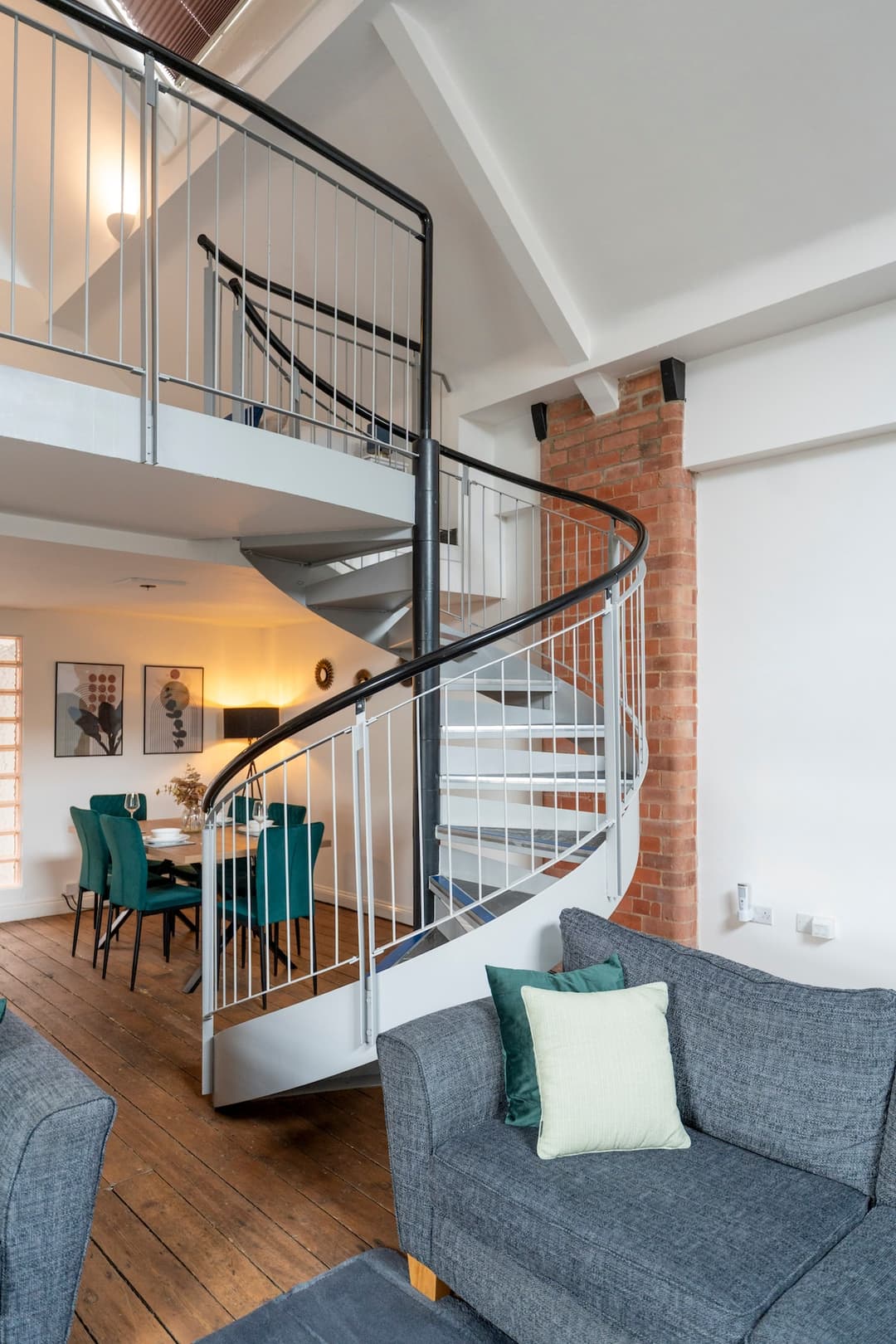 City apt ideal for contractors & weekend stays - View 20